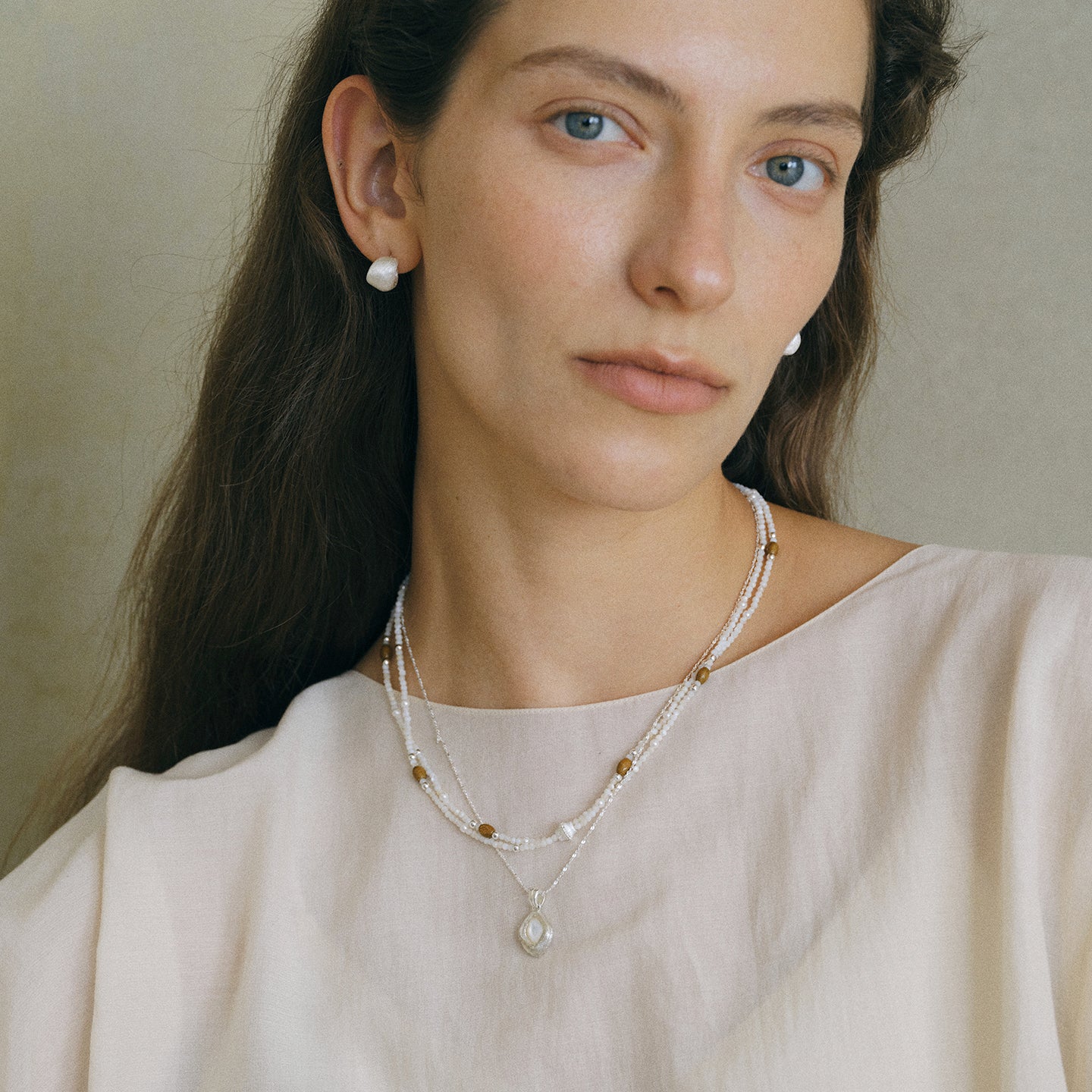 DOUBLE LAYERED MOTHER SHELL BEAD NECKLACE/BRACELET