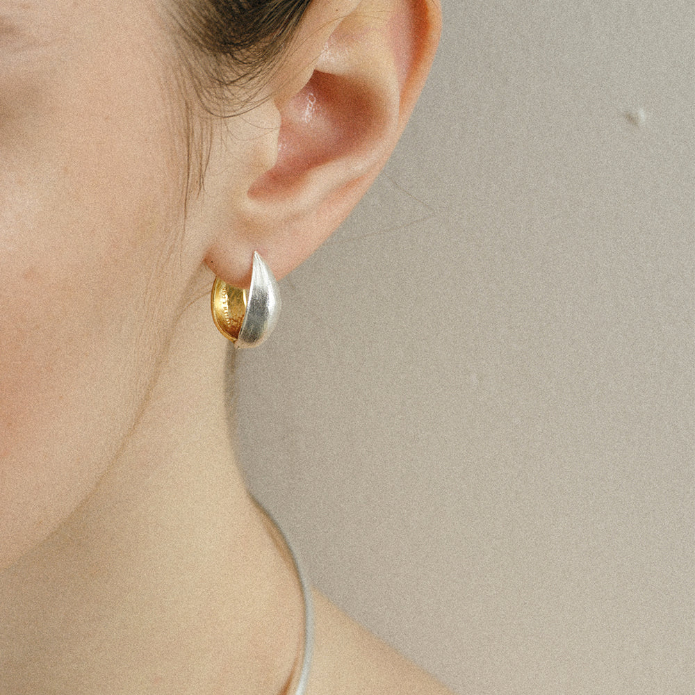 DOUBLE-SIDED TWO-TONE SEEDPOD EARRINGS MINI