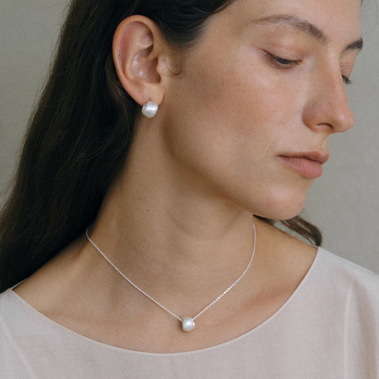 SCULPTURE BRUSHED HOLLOW EARRINGS