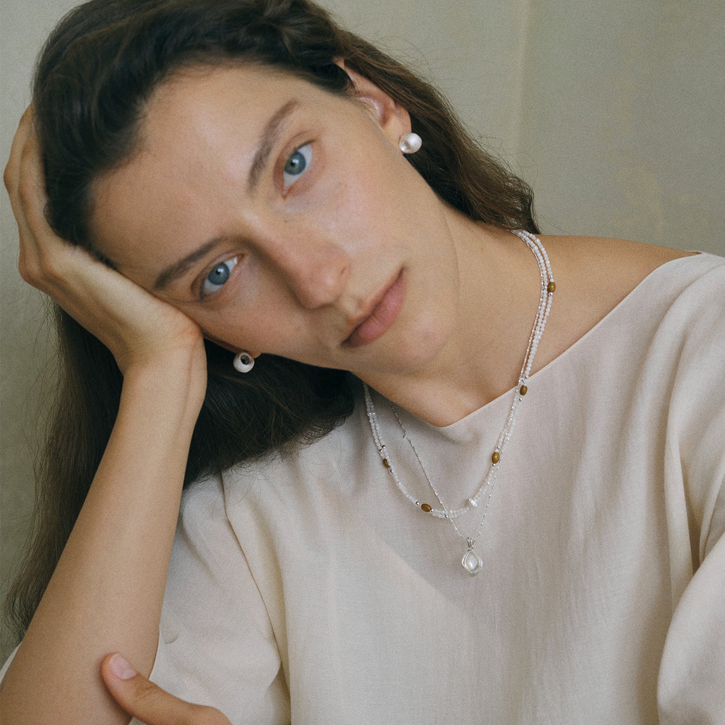 DOUBLE LAYERED MOTHER SHELL BEAD NECKLACE/BRACELET