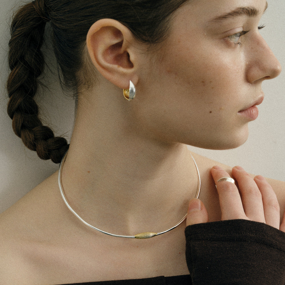 DOUBLE-SIDED TWO-TONE SEEDPOD EARRINGS MINI