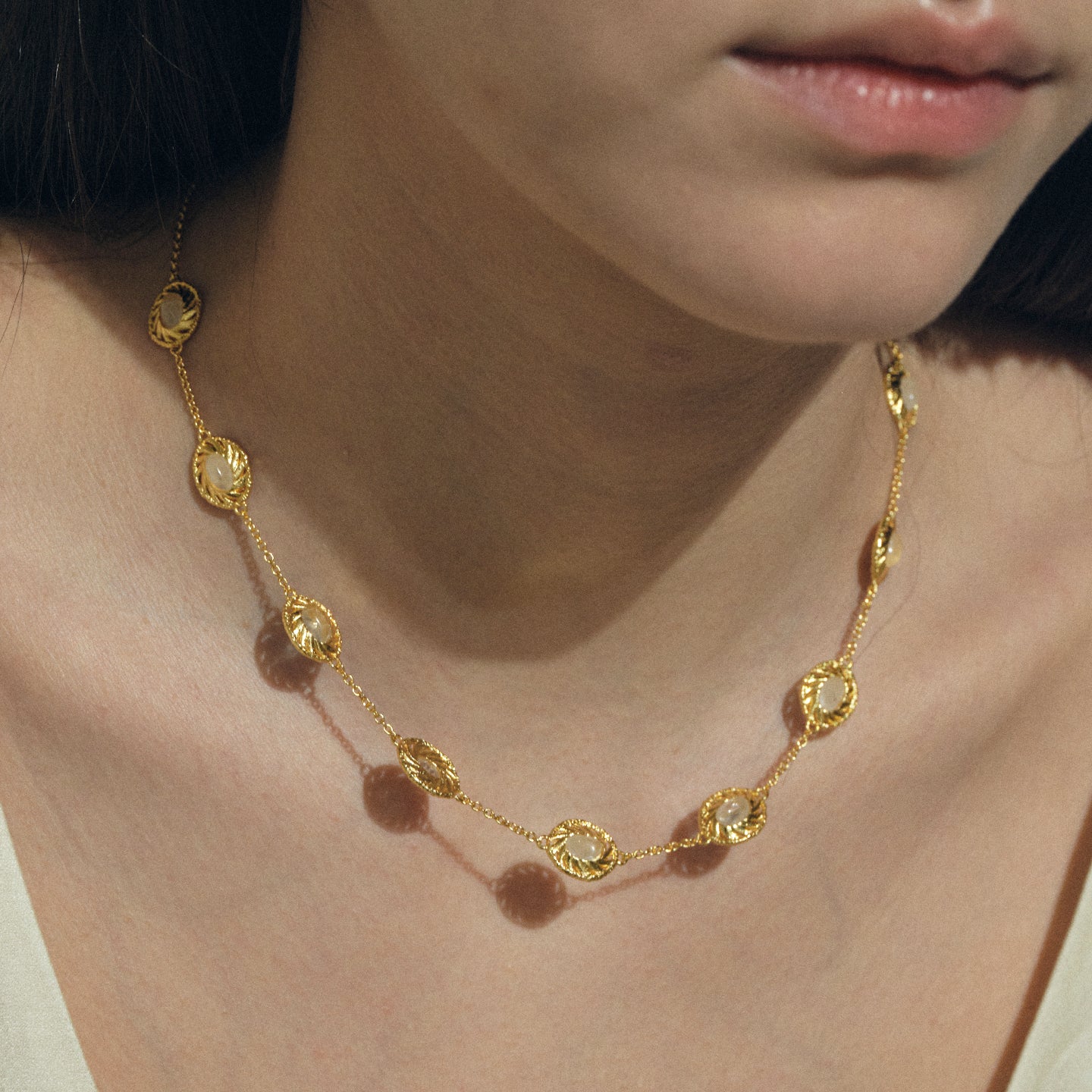 HOLLOW OUT NATURAL AGATE WHITE CRYSTAL NECKLACE