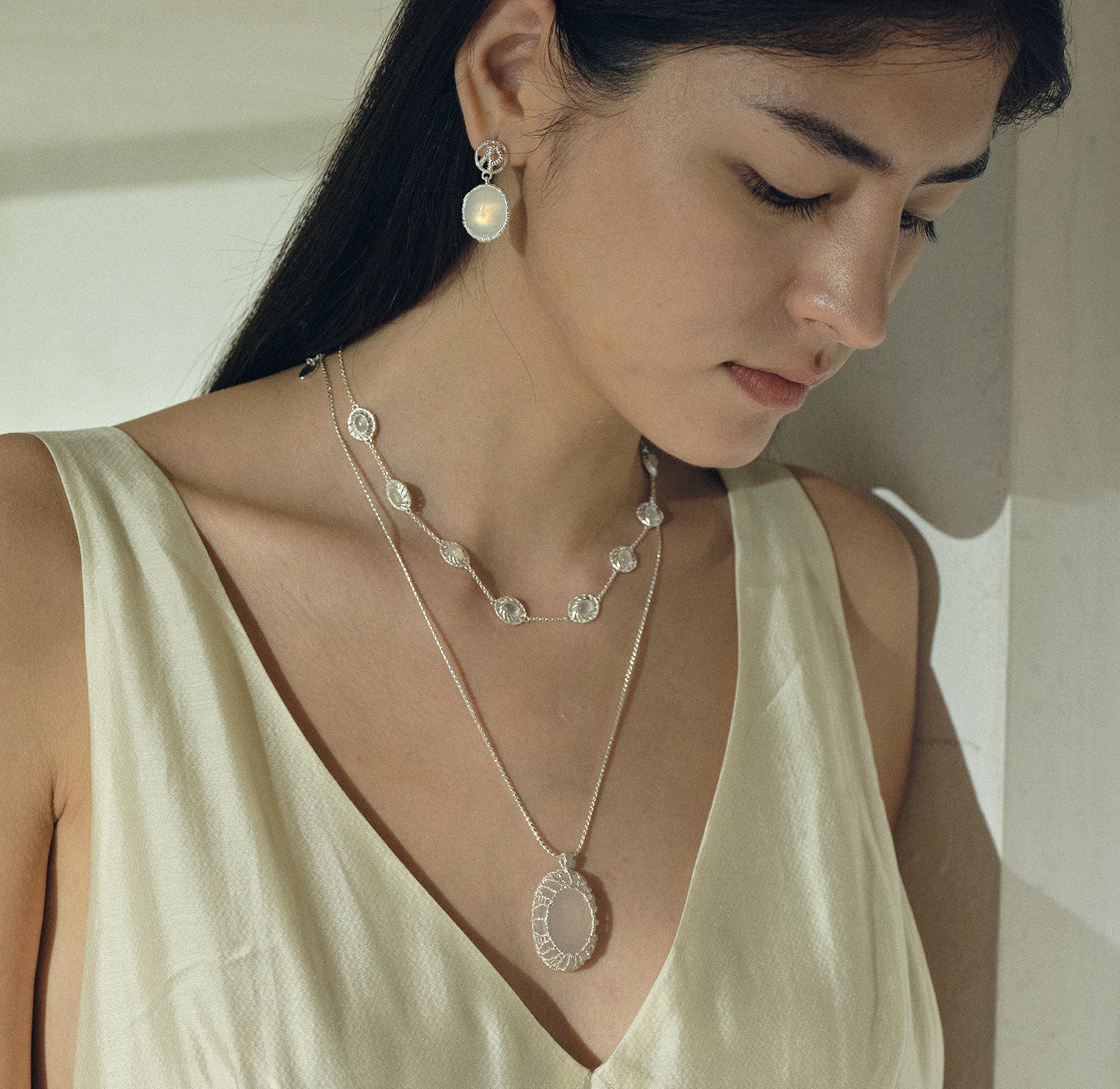 DOUBLE LAYERED NECKLACE MADE OF JADE PULP