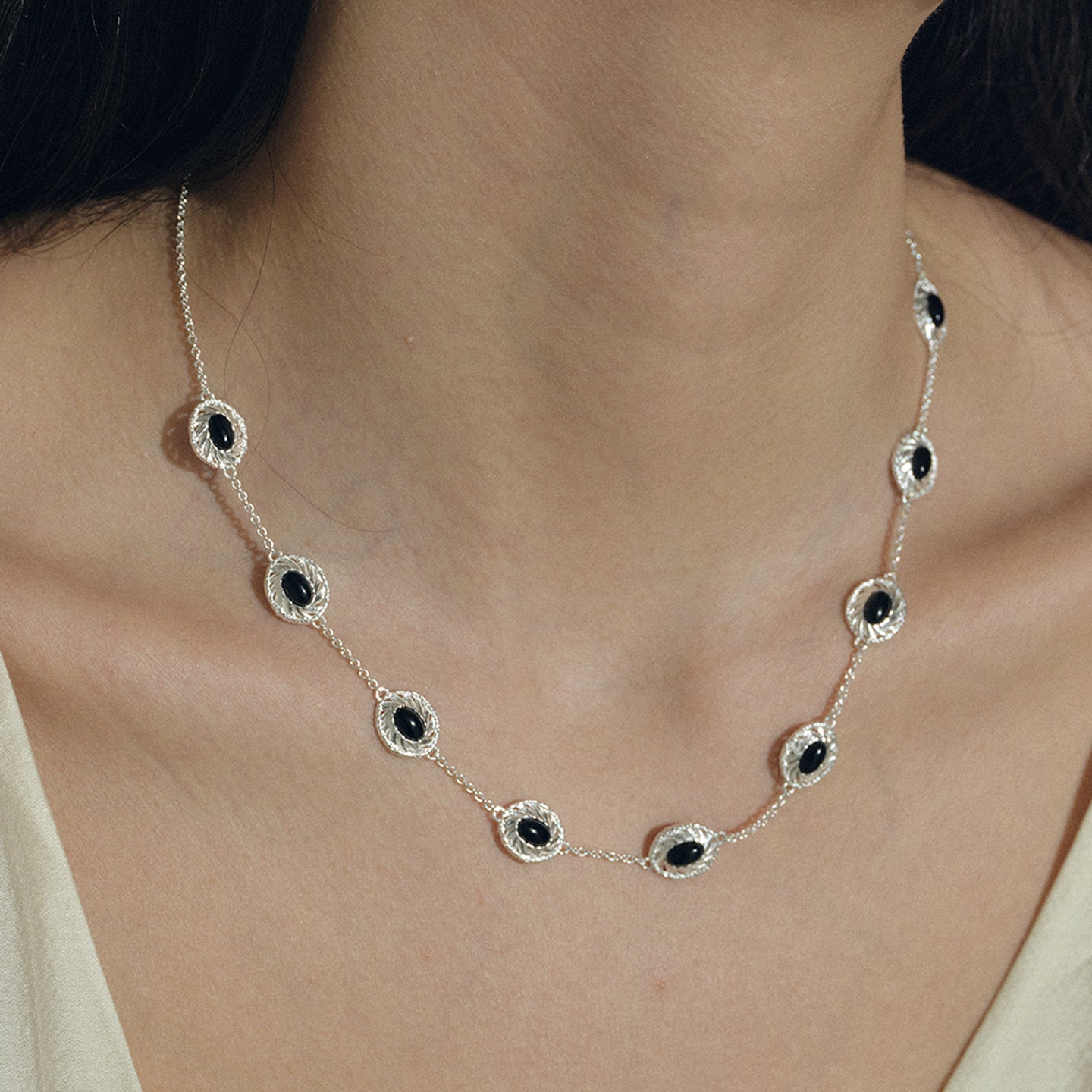 HOLLOW OUT NATURAL AGATE WHITE CRYSTAL NECKLACE