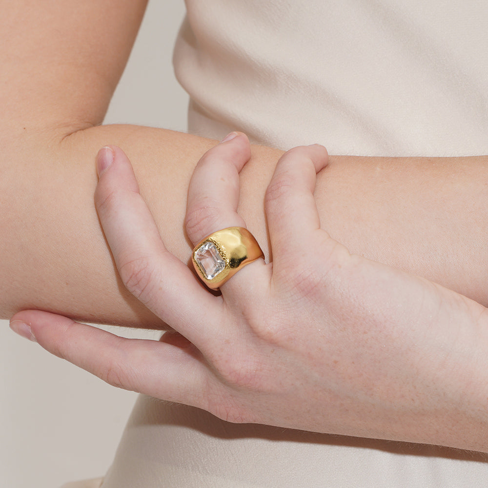 SUMMER GARDEN ENGRAVED SIGNET CRYSTAL RING