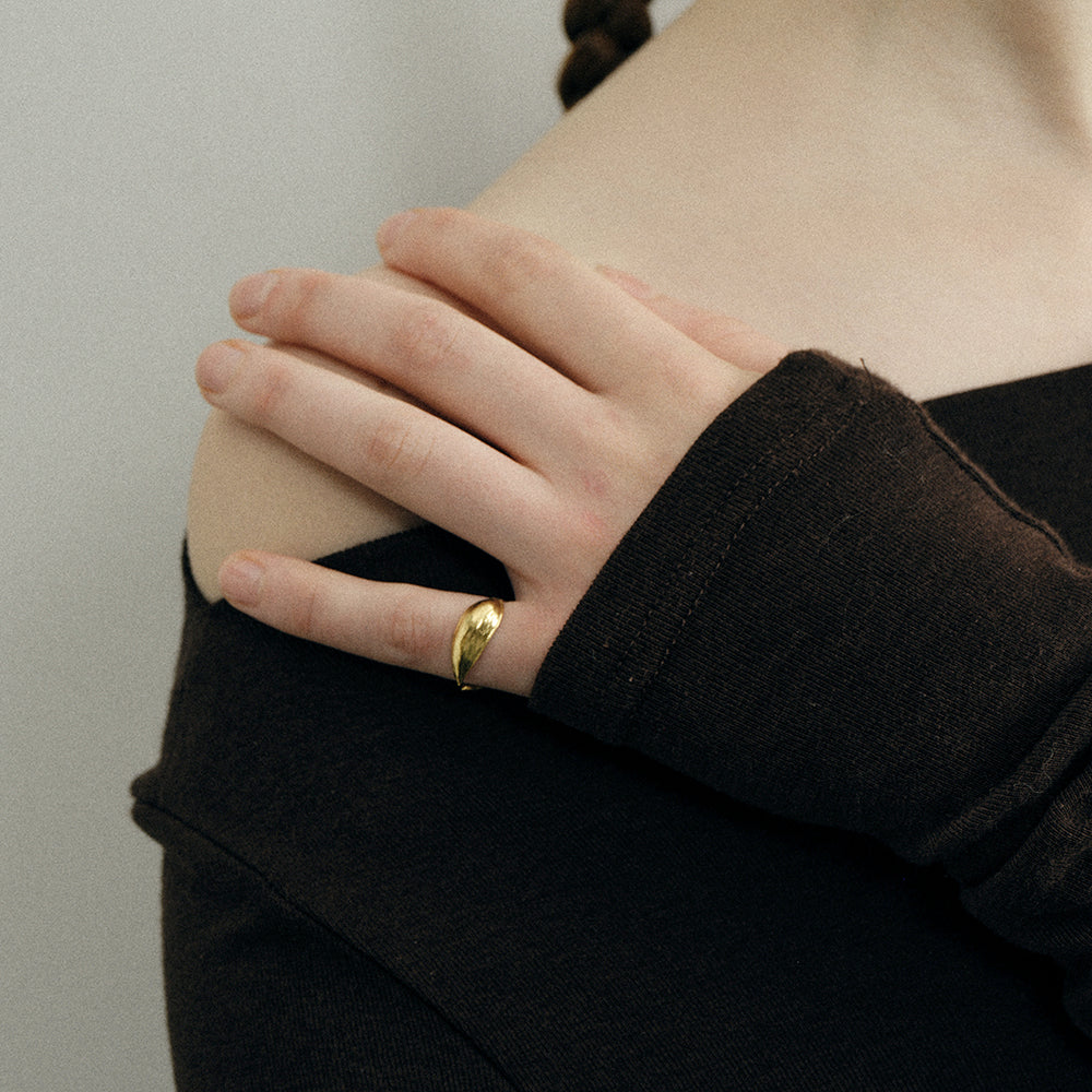 THE POETRY OF SEEDS SEEDPOD PINKY RING MINI