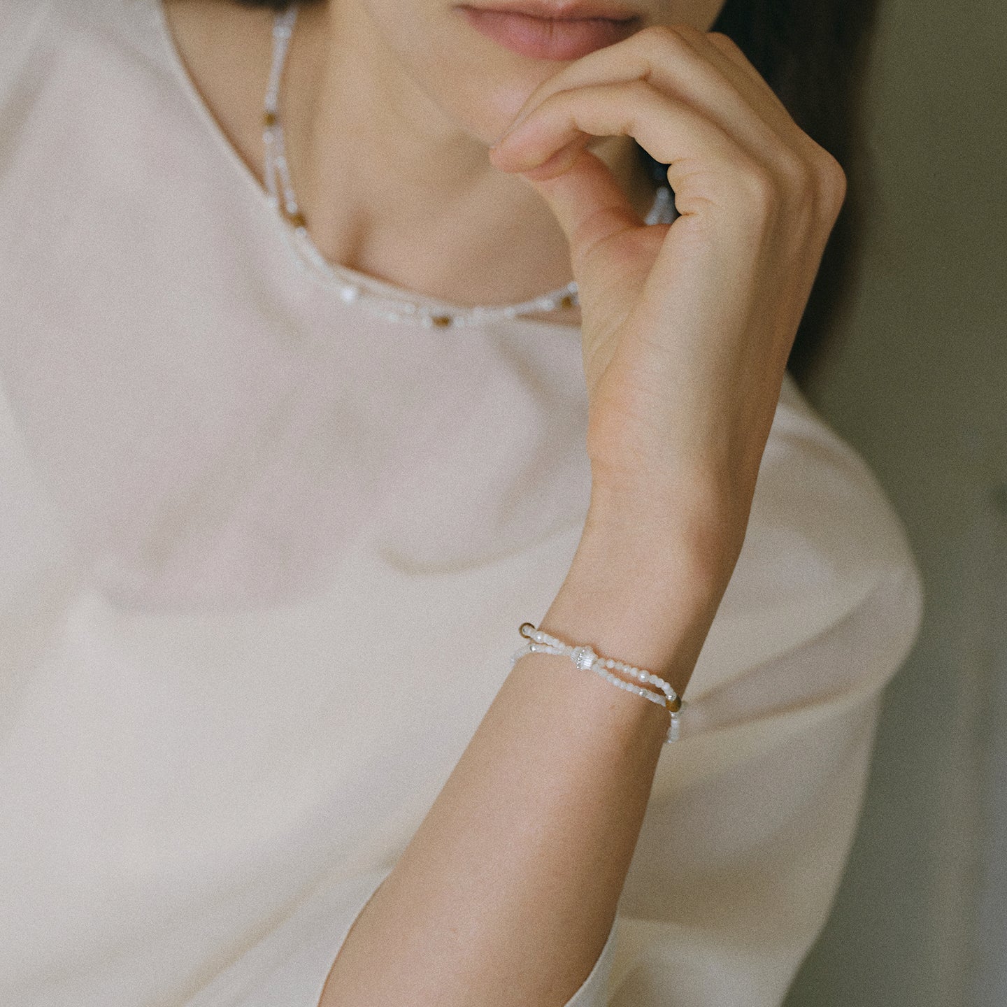 DOUBLE LAYERED MOTHER SHELL BEAD NECKLACE/BRACELET