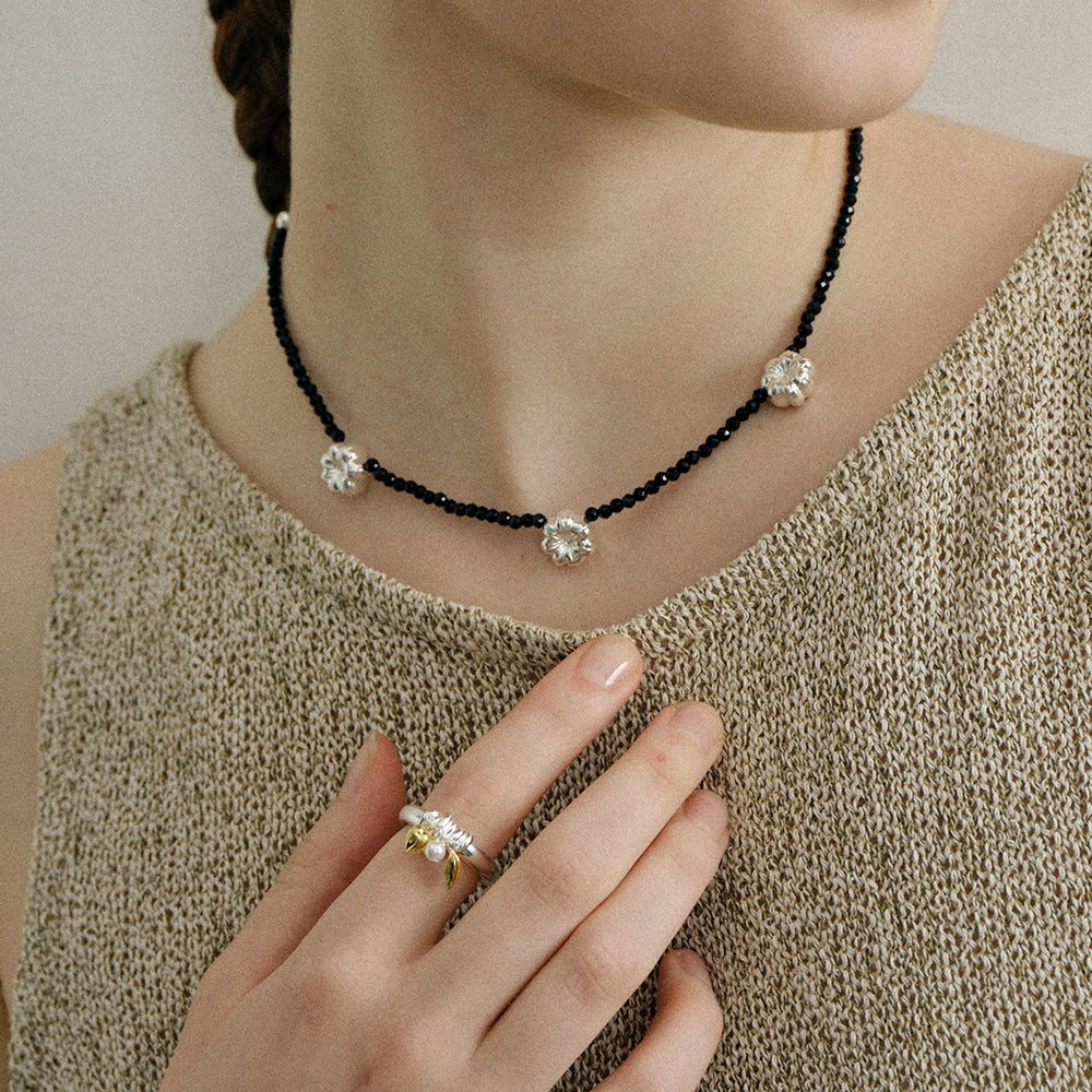 BLACK SPINEL NECKLACE