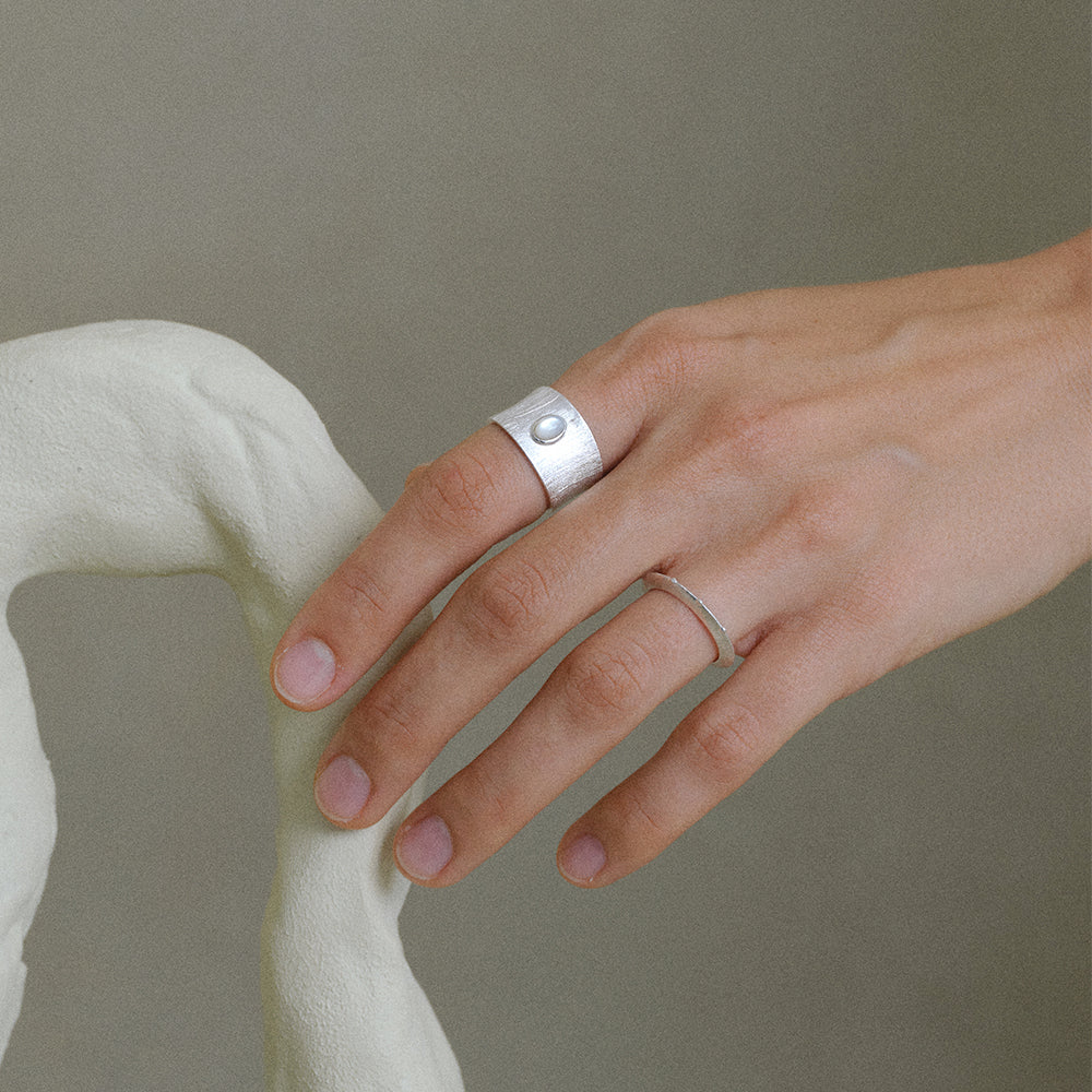 CRESCENT EMBROIDERED TEXTURED NARROW RING