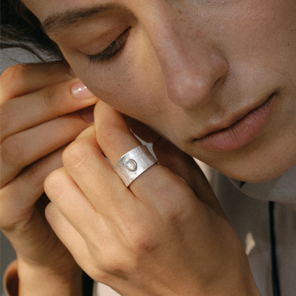 CRESCENT EMBROIDERED TEXTURED NARROW RING