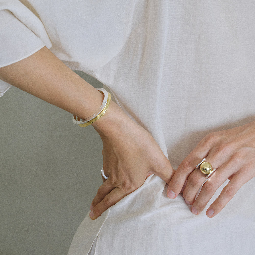 CRESCENT SCULPTURAL NARROW BANGLE