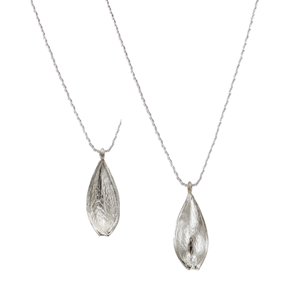 DOUBLE-SIDED TEXURED PETAL SHELL LONG NECKLACE