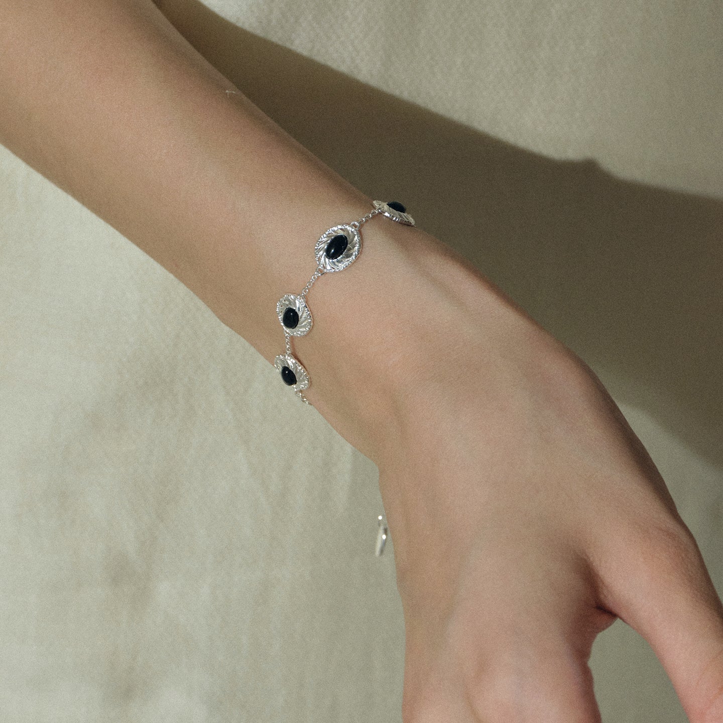HOLLOW OUT NATURAL AGATE WHITE CRYSTAL BRACELET