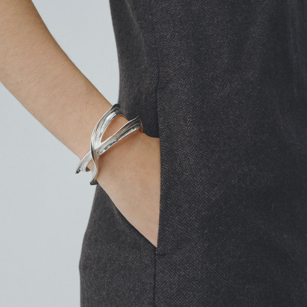 Mobius Sculpture Texture Bracelet