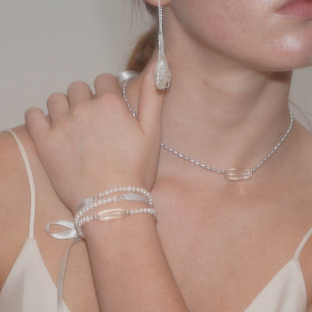 CRYSTAL GRAY PEARL RIBBON NECKLACE