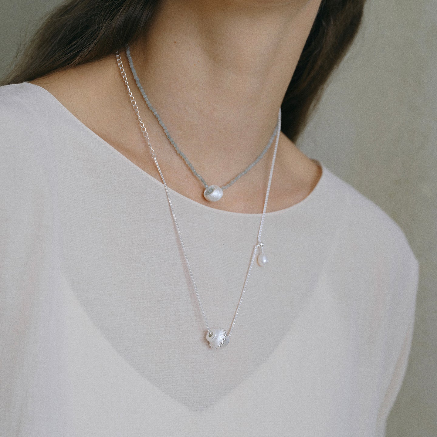 PEARL BRUSHED TRANSPORT BEAD NECKLACE