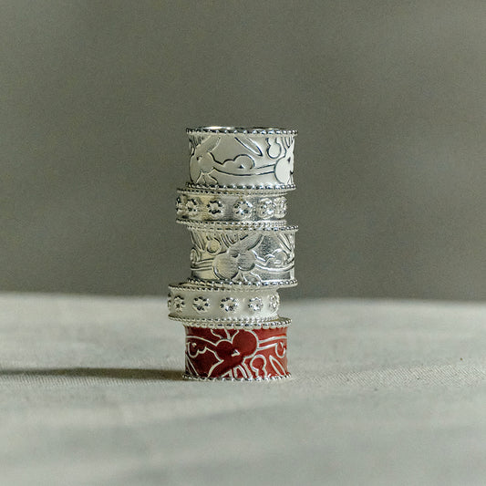 ENGRAVED FLORAL MOTIF RING