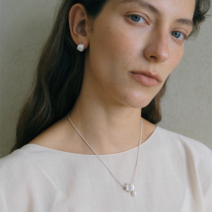 PEARL BRUSHED TRANSPORT BEAD NECKLACE