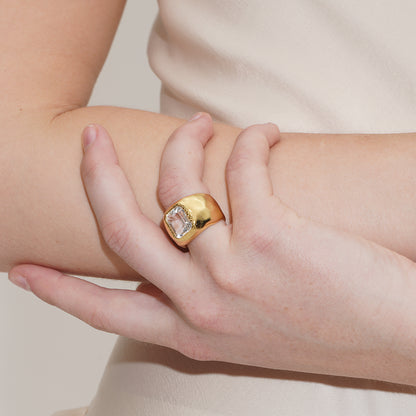 SUMMER GARDEN ENGRAVED SIGNET CRYSTAL RING