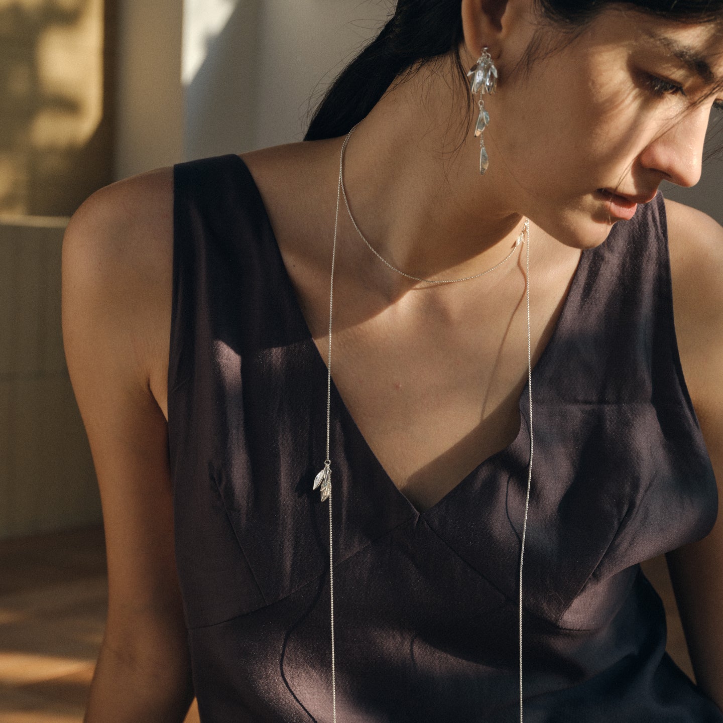 Leaf-shaped long necklace