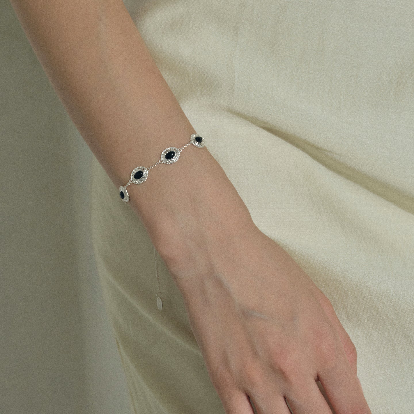 HOLLOW OUT NATURAL AGATE WHITE CRYSTAL BRACELET