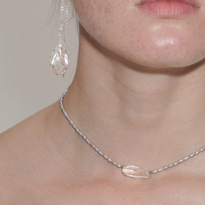 CRYSTAL GRAY PEARL RIBBON NECKLACE