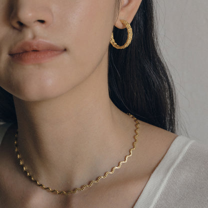 Wave-Edged Necklace